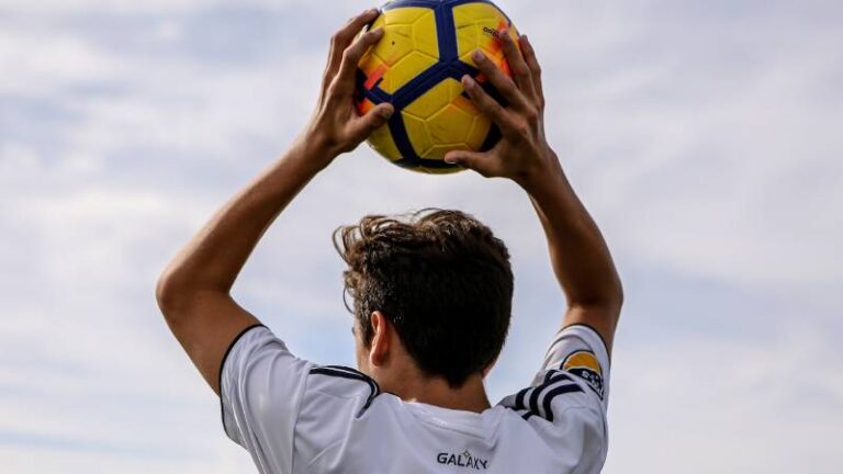 Cách Đặt Cược Kèo Ném Biên Trong Bóng Đá 87 Cách Đặt Cược Kèo Ném Biên Trong Bóng Đá